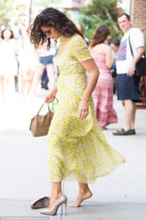 Camila Alves feet photo thumbnail