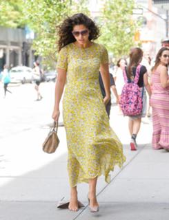 Camila Alves feet photo thumbnail
