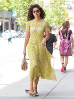 Camila Alves feet photo thumbnail