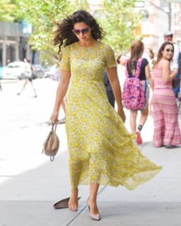 Camila Alves feet photo thumbnail