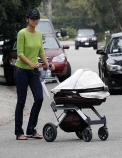 Camila Alves feet photo thumbnail