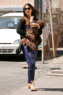 Camila Alves feet photo thumbnail