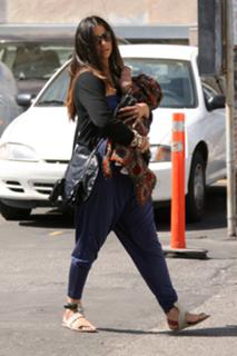 Camila Alves feet photo thumbnail