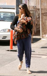 Camila Alves feet photo thumbnail