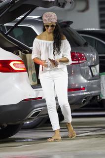 Camila Alves feet photo thumbnail