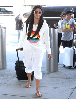 Camila Alves feet photo thumbnail