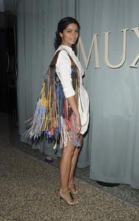 Camila Alves feet photo thumbnail