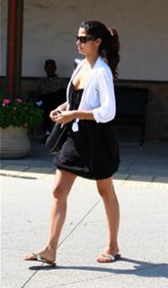 Camila Alves feet photo thumbnail