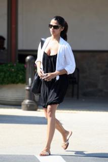 Camila Alves feet photo thumbnail