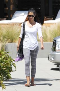 Camila Alves feet photo thumbnail