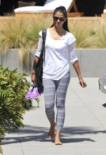 Camila Alves feet photo thumbnail