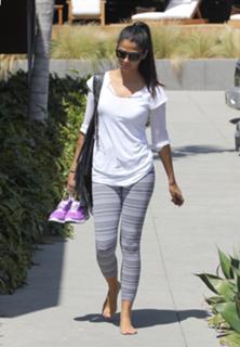 Camila Alves feet photo thumbnail