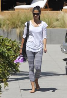 Camila Alves feet photo thumbnail