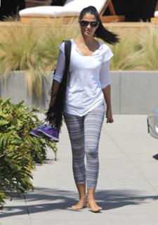 Camila Alves feet photo thumbnail