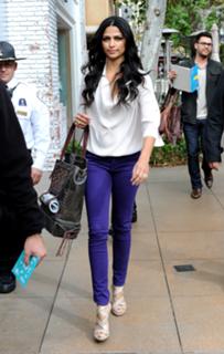 Camila Alves feet photo thumbnail