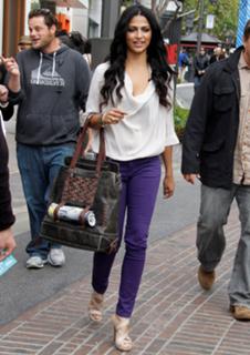 Camila Alves feet photo thumbnail