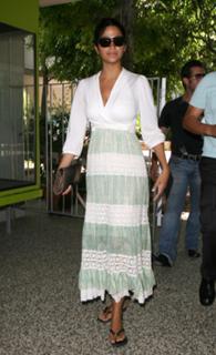 Camila Alves feet photo thumbnail