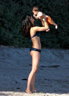 Camila Alves feet photo thumbnail