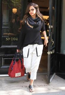 Camila Alves feet photo thumbnail