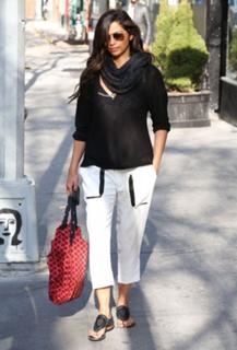 Camila Alves feet photo thumbnail
