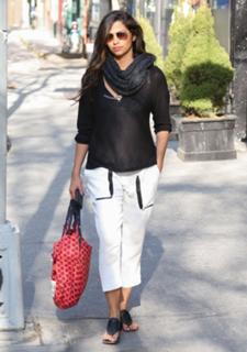 Camila Alves feet photo thumbnail