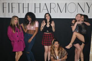 Camila Cabello feet photo thumbnail