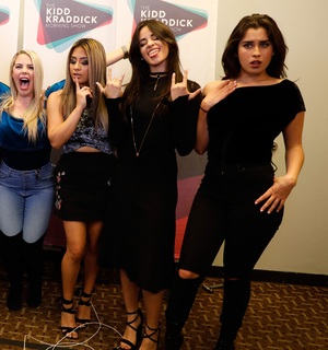Camila Cabello feet photo thumbnail