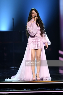 Camila Cabello feet photo thumbnail