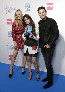 Camila Cabello feet photo thumbnail