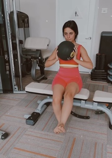 Camila Cabello feet photo thumbnail