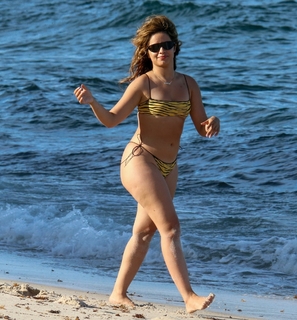 Camila Cabello feet photo thumbnail