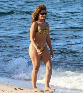 Camila Cabello feet photo thumbnail