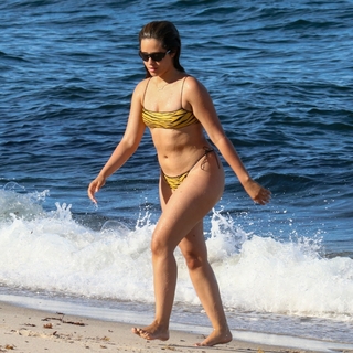 Camila Cabello feet photo thumbnail