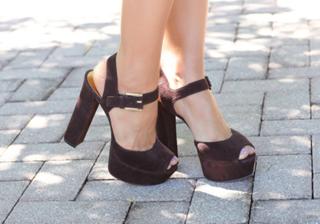 Camila Coelho feet photo thumbnail