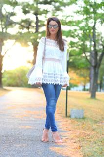 Camila Coelho feet photo thumbnail