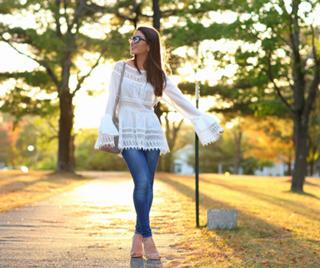 Camila Coelho feet photo thumbnail