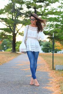 Camila Coelho feet photo thumbnail