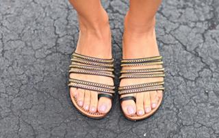 Camila Coelho feet photo thumbnail