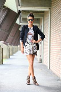 Camila Coelho feet photo thumbnail