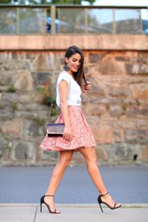 Camila Coelho feet photo thumbnail