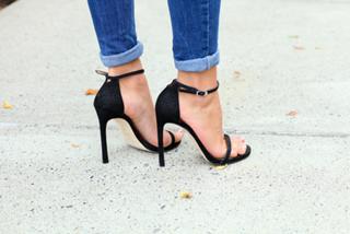 Camila Coelho feet photo thumbnail