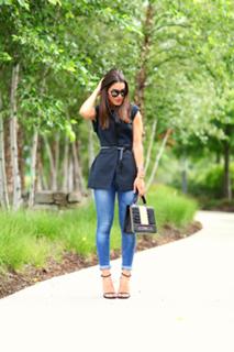 Camila Coelho feet photo thumbnail