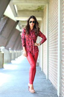 Camila Coelho feet photo thumbnail