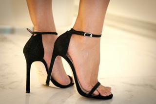 Camila Coelho feet photo thumbnail