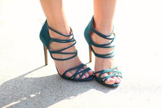 Camila Coelho feet photo thumbnail