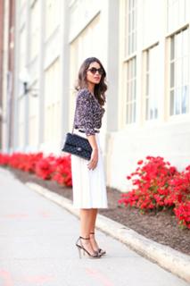 Camila Coelho feet photo thumbnail