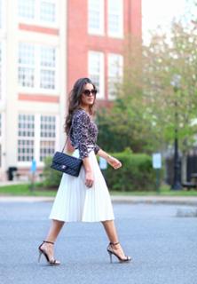 Camila Coelho feet photo thumbnail