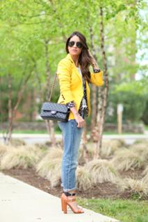 Camila Coelho feet photo thumbnail