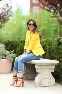 Camila Coelho feet photo thumbnail