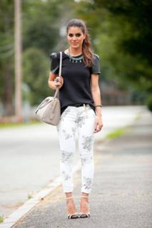 Camila Coelho feet photo thumbnail